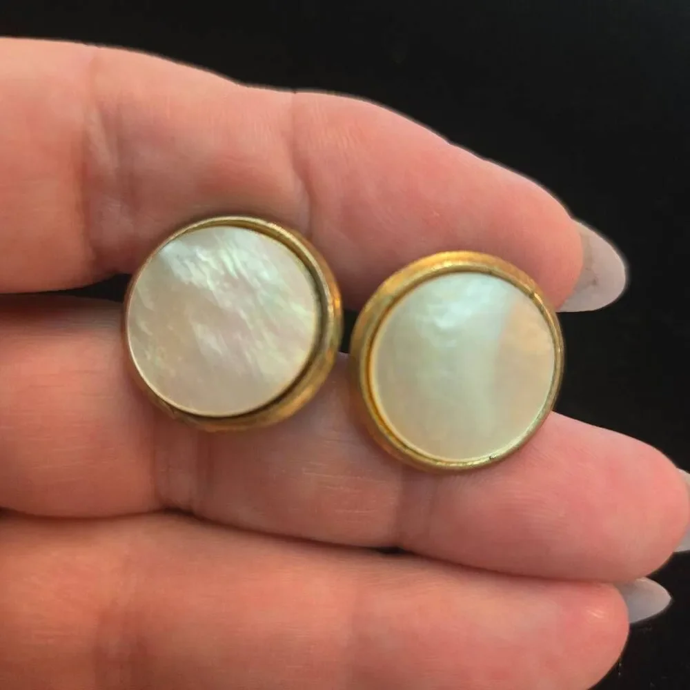 Vintage Gold Tone Mother of Pearl Cuff links